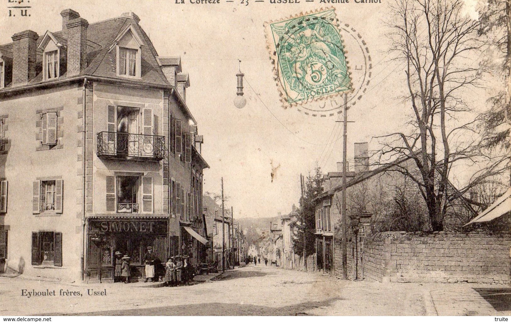 USSEL AVENUE CARNOT (COMMERCE SIMONET)