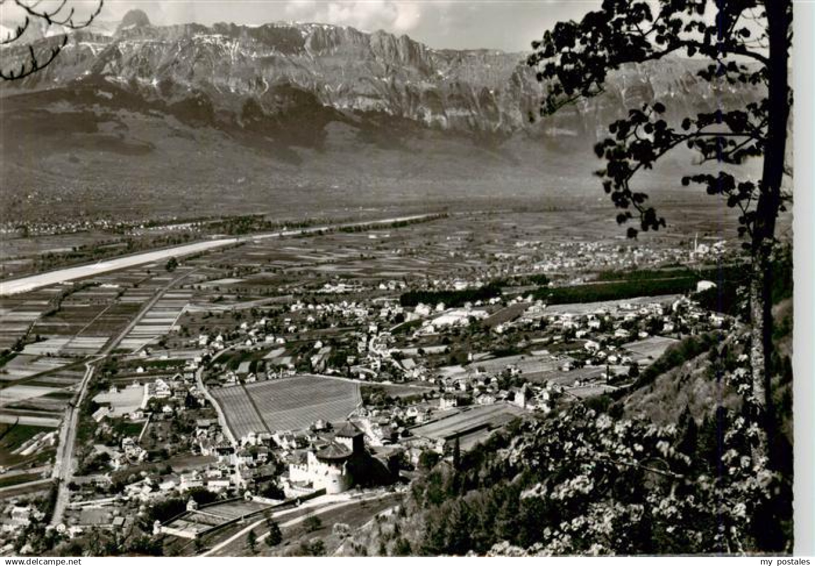 Vaduz Liechtenstein FL und Schaan Fuerstentum Liechtenstein