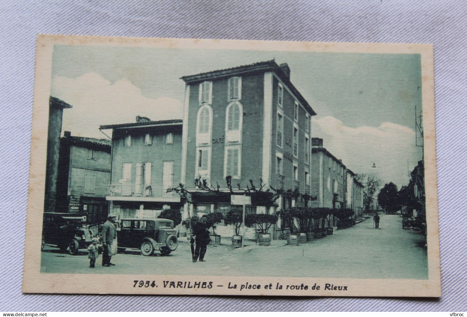 Varilhes, la place et la route de Rieux, Ariège 09