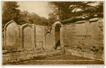 Royaume-Uni - Ecosse - Roxburghshire - The nigh altar and tomb of founder , Dryburgh Abbey - Abbaye - état