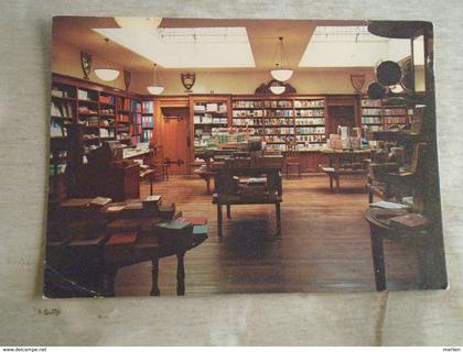 D148976  UK - CYMRU - WALES  - Newtown  POWYS - PYWYSS - The interior of W.H. Smith's - Library - Bibliotheque