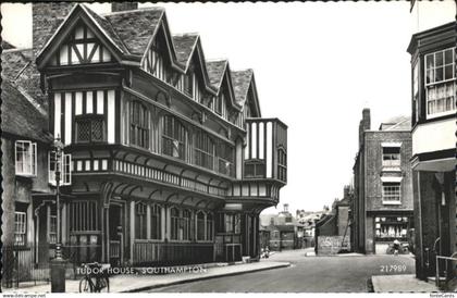 10928053 Southampton Southampton Tudor House x