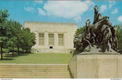 AUSTIN TX - MUSTANGS MONUMENT ,UNIVERSITY OF TEXAS POSTCARD