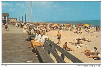 Rehobeth Beach DE Delaware, Boardwalk Beach Scene c1950s/60s Vintage Postcard