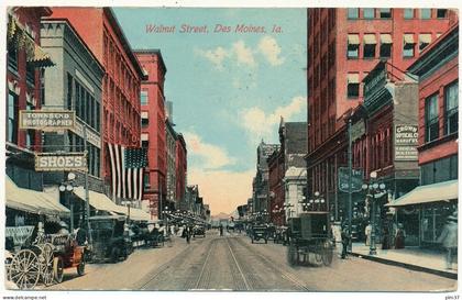 DES MOINES, IA - Walnut Street