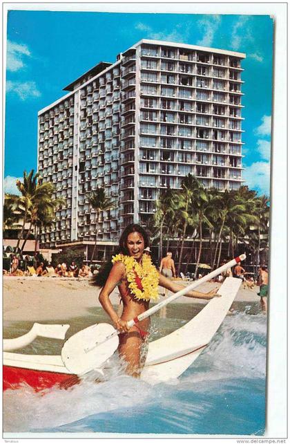 HI - HAWAII - HONOLULU - OUTRIGGER HOTEL - WOMAN on the BEACH - FEMME - PLAGE - PALMIER - PALM - Scan recto-verso