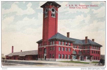 Sioux City Iowa, C&N.W. Railroad Passenger Train Station, Architecture, on c1910s Vintage Postcard