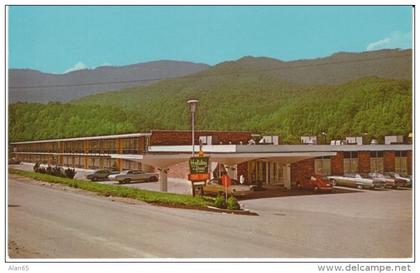 Carryville TN Tennessee, Holiday Inn Lodging, Cove Lake Area, Autos, c1970s Vintage Postcard