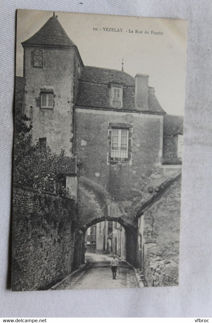 Vezelay, la rue Pontot, Yonne 89