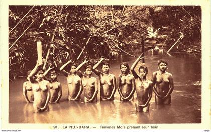 Carte POSTALE  Ancienne de VIET-NAM, Femmes Moïs prenant leur bain