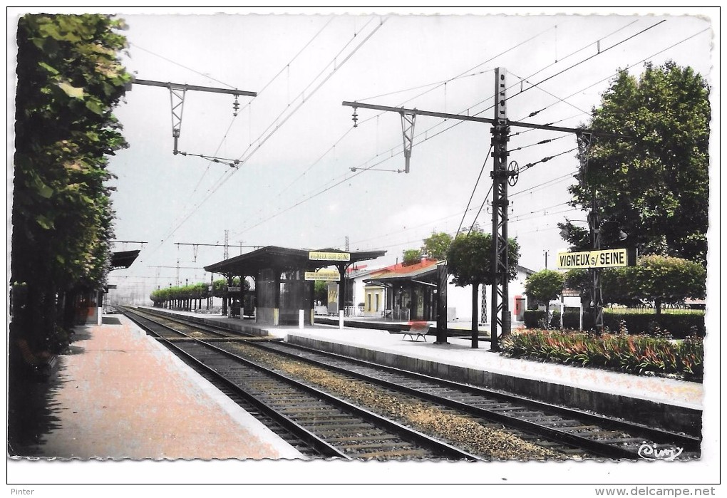 VIGNEUX SUR SEINE - La Gare