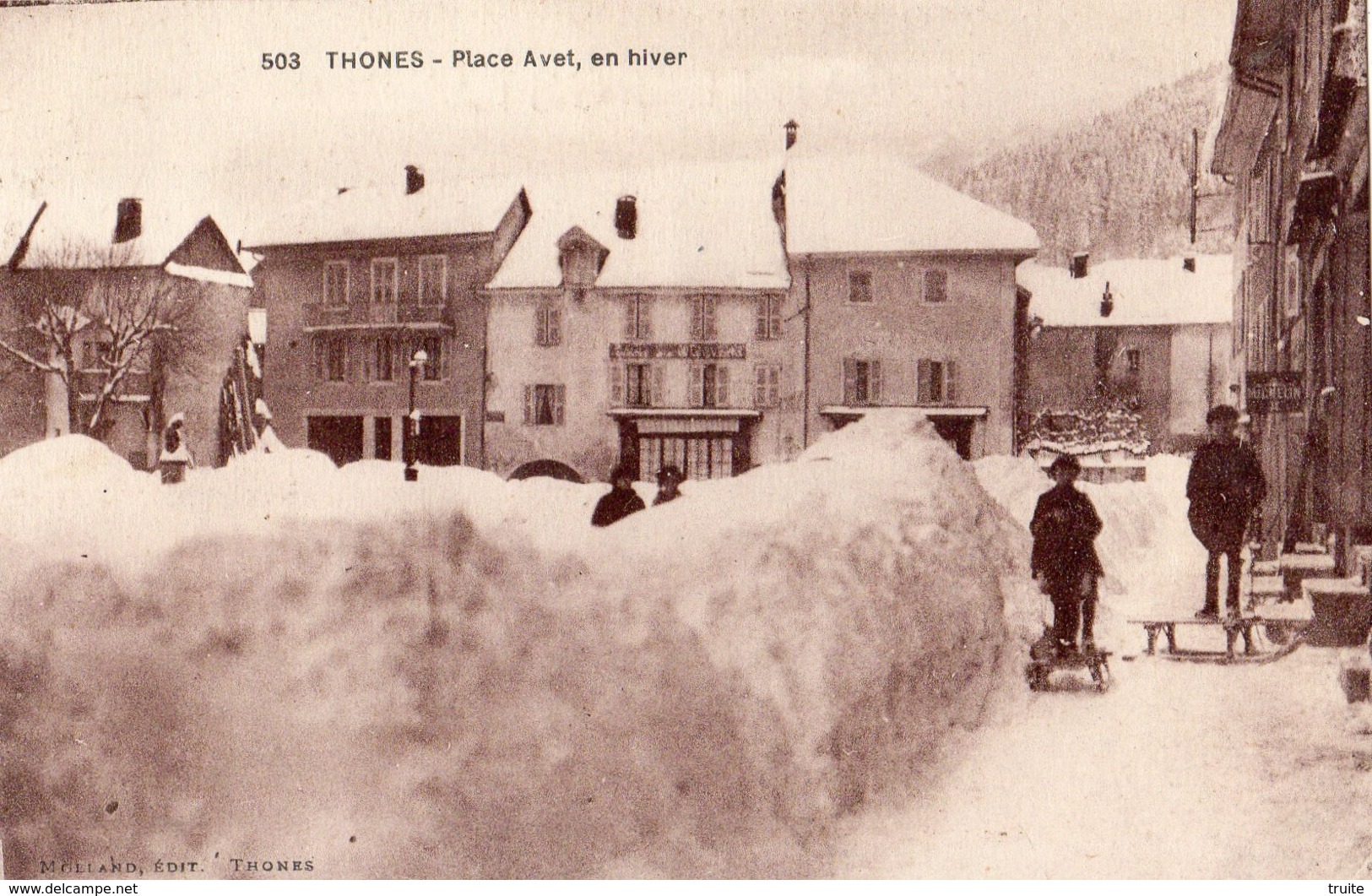 VILLARDS-SUR-THONES THONES PLACE AVET EN HIVER