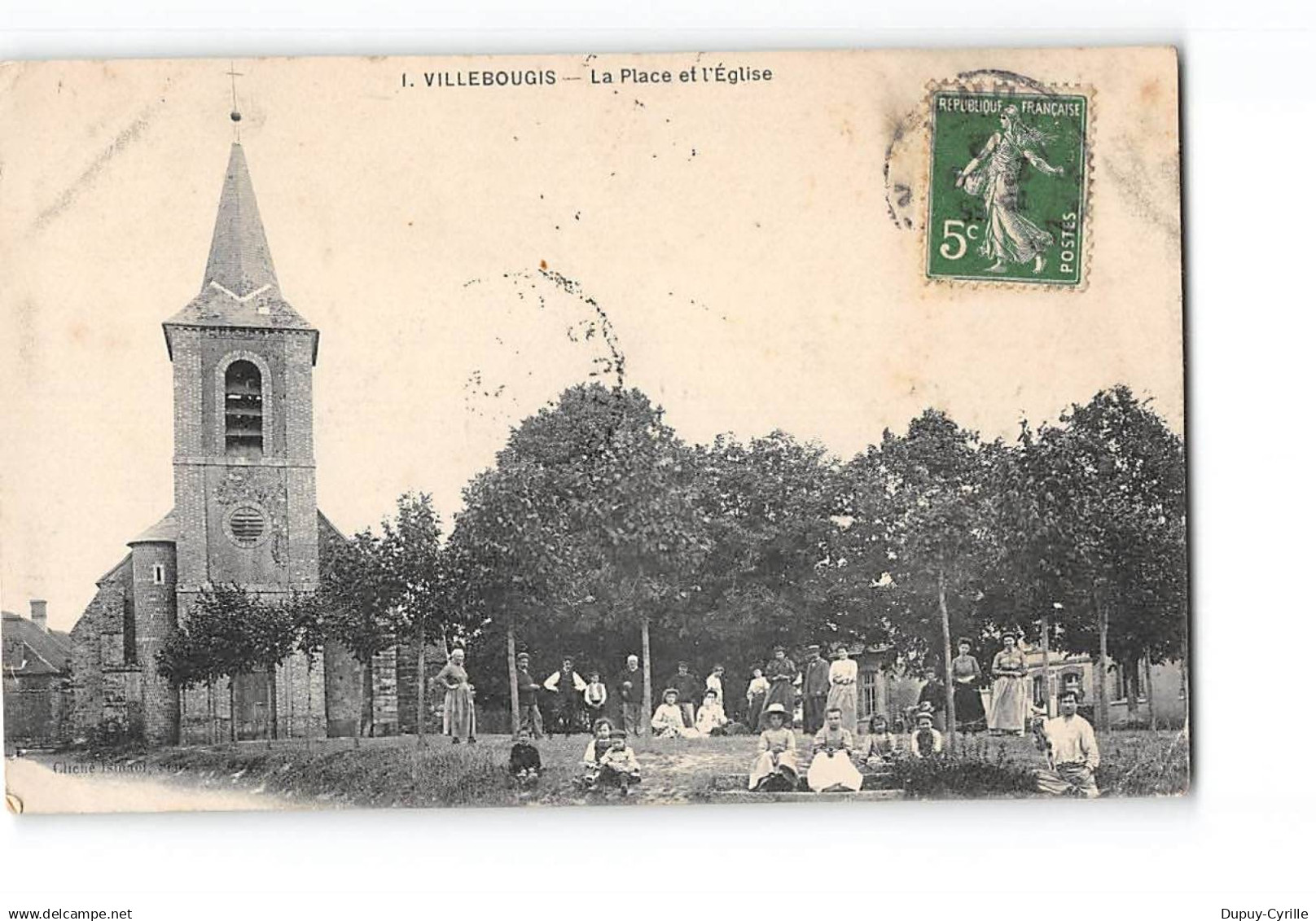 VILLEBOUGIS - La Place et l'Eglise - très bon état