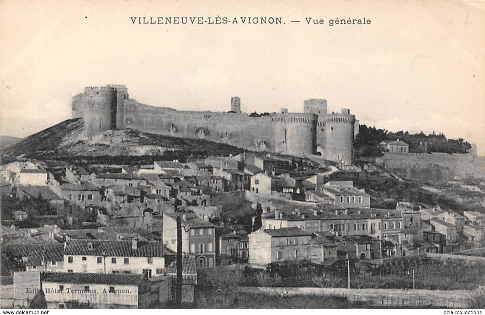 Villeneuve lès Avignon       30          Vue générale      (Voir scan)