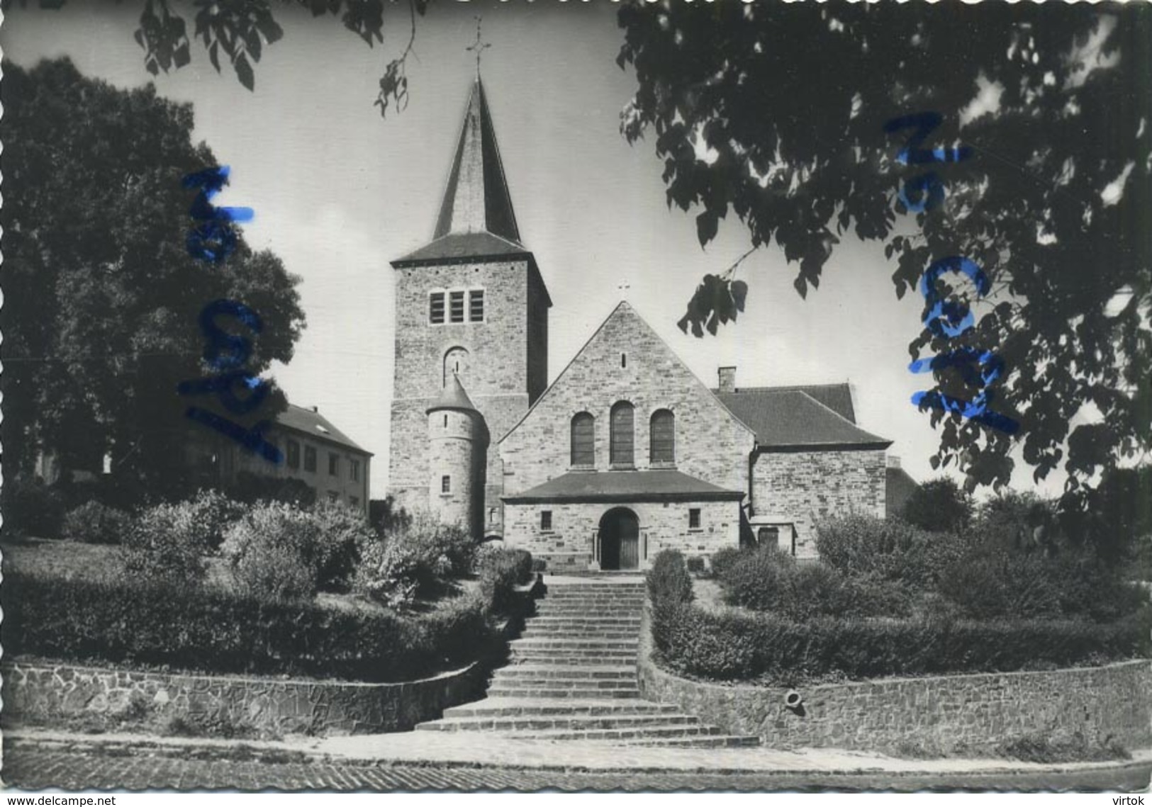 Villers-La-Ville Eglise .....    ( format 15 x 10.5 cm )