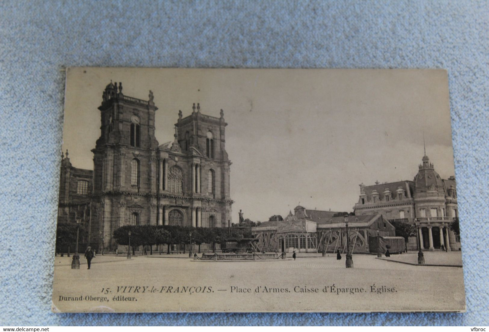 Vitry le François, place d'armes, caisse d'épargne, église, Marne 51