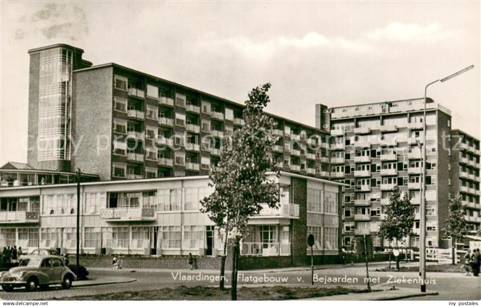 Vlaardingen Flatgebouw v. Bejaarden met Ziekenhuis