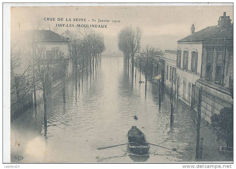 W537 /CPA ISSY LES MOULINEAUX  (92)  INONDATION  JANVIER 1910 -