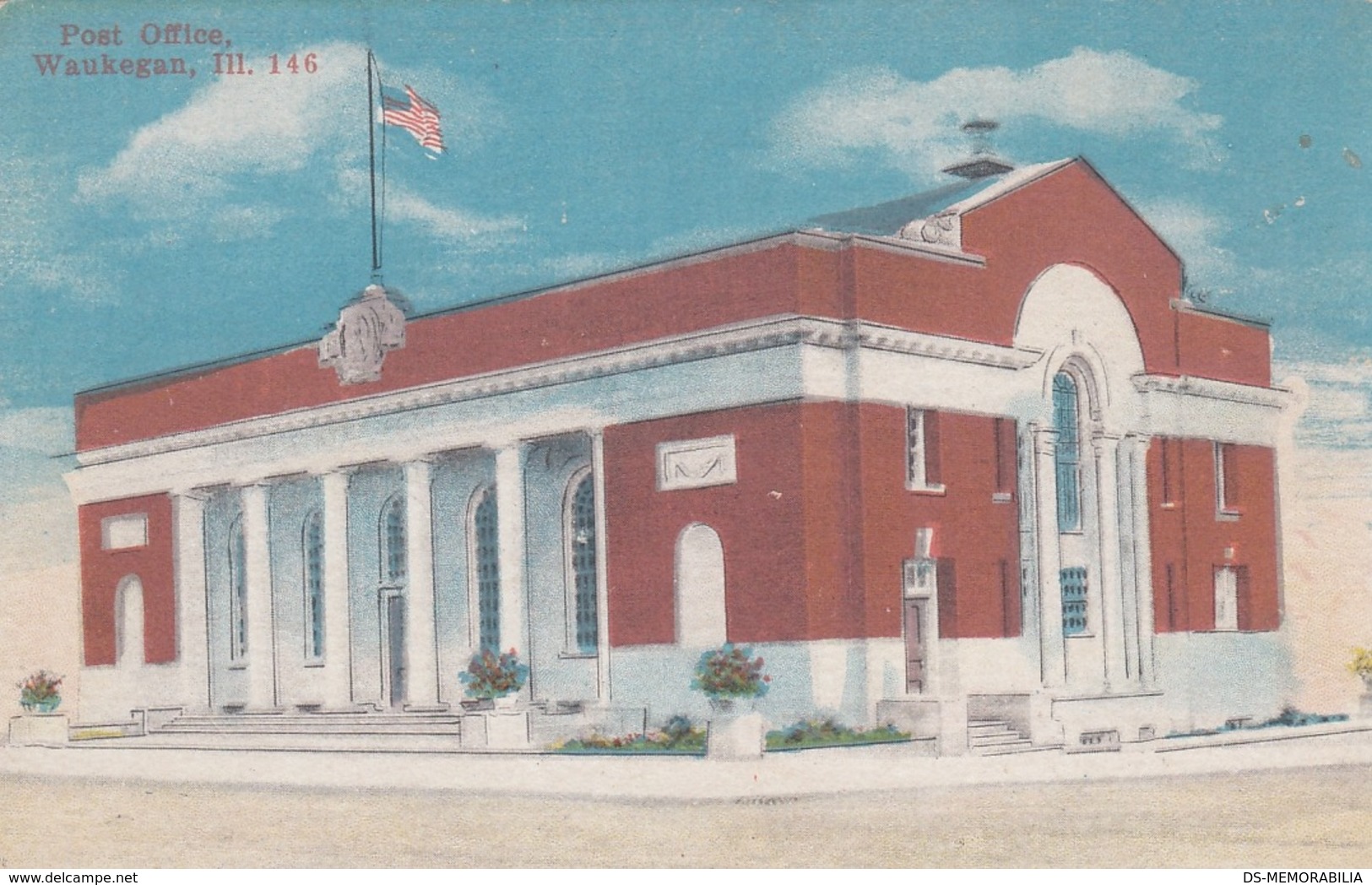 WAUKEGAN ILL - POST OFFICE US FLAG POSTCARD