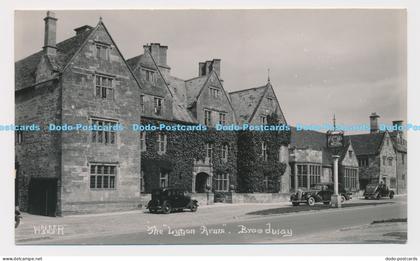 C017121 Broadway. The Lygon Arms. Walker