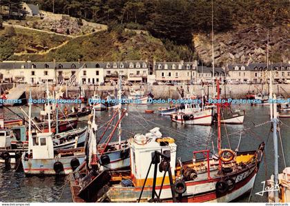 D008784 Couleurs de Bretagne. Erquy. The fishing harbour. Jack. Bretagne