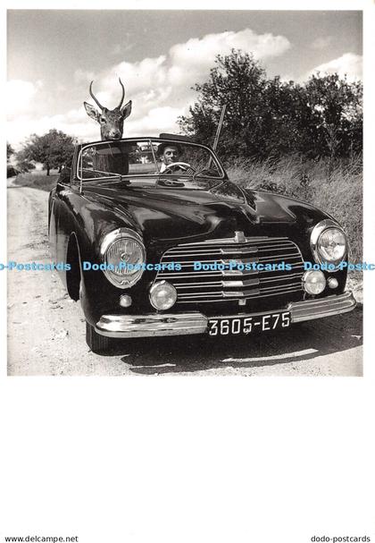 D026881 Robert Doisneau. Maurice Baquet en Nemrod motorise. Maurice Baquet in a