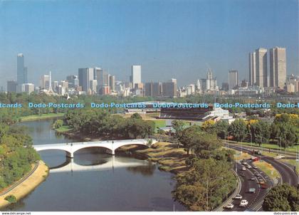 D040360 Australia. Melbourne. Yarra. River Showing Melbourne Skyline in Backgrou