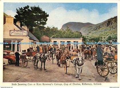 D059371 Ireland. Killarney. Gap of Dunloe. Irish Jaunting Cars at Kate Kearney C