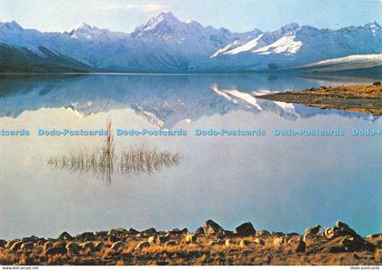 D064433 South Island. Mount Cook and Lake Pukaki. Mt. Cook is New Zealand highes