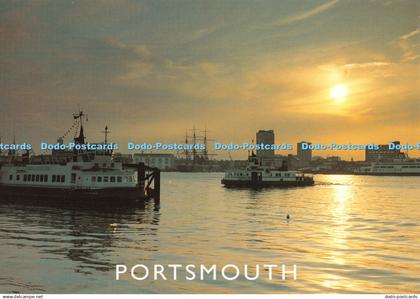 D118791 Portsmouth. Sunrise over Portsmouth Harbour. Salmon