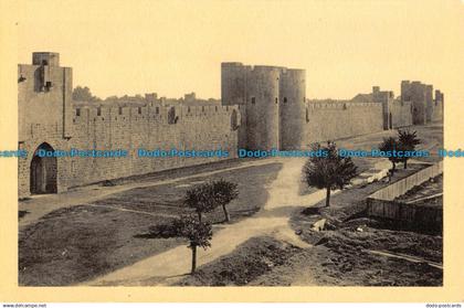 R051869 Aigues Mortes. Remparts. Face Sud