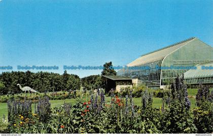 R083432 The Calgary Zoo. Calgary. Alberta. Canada. 1970