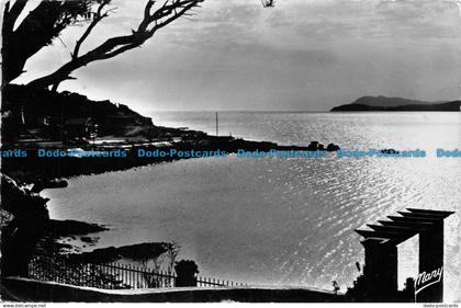 R159440 La Garonne le Pradet. Contre Jour. Mary. 1959