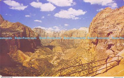 R176080 Switchbacks on Zion Mt. Carmel Highway Zion National Park. Utah. Mike Ro