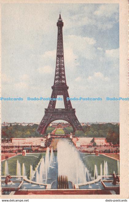 R288358 Paris 20 La Tour Eiffel et les Jets deau de Chaillot 1943