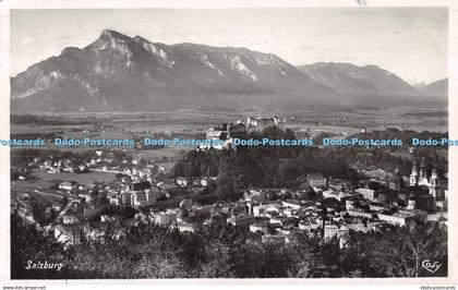 R478766 Salzburg Die Stadt mit Uniersberg und Latiengebirge ges vom Kapuzinerber