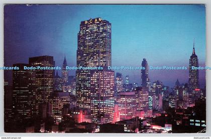 R746525 New York City Night Falls on Midtown Manhattan Manhattan Post Card Dexte