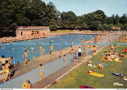 D010318 Egletons. Correze. Piscine. Cimcrome