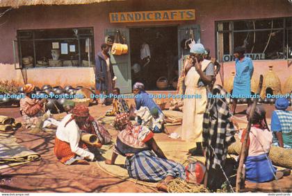 D012958 Swaziland. Buying in Day at Handicraft Market Manzini. Honey Hill