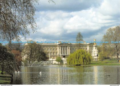 D047402 Buckingham Palace. The East Front of Buckingham Palace from St. Jamess.