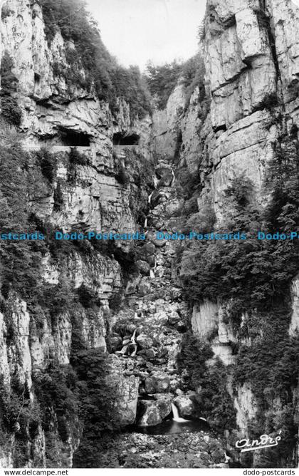 R044126 Les Belles Alpes Francaises. Le Vercors. Les Grands Goulets. Cascade de