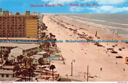 R073093 Daytona Beach. Fla. North to the Pier. 1982