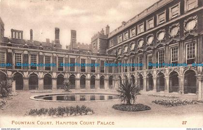 R095316 Fountain Court. Hampton Court Palace. 1909