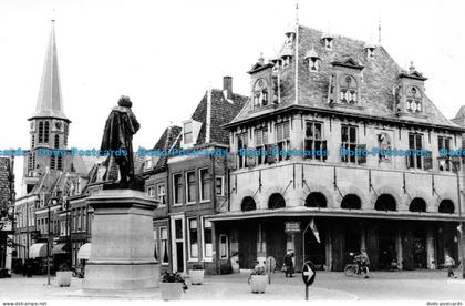 R147427 Hoorn. Rodesteen met Waaggebouw en Standbeeld van J. Pz. Coen Hoorn. Wei