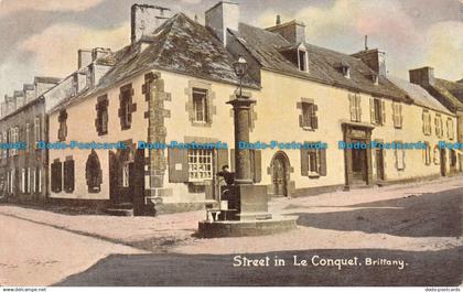 R158699 Street in Le Conquet. Brittany