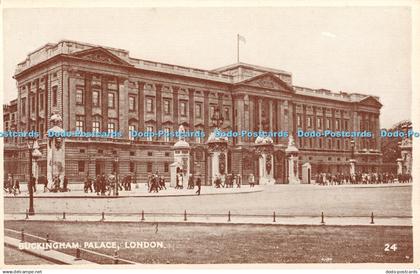 R377099 London Buckingham Palace Postcard