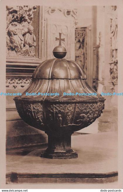 R690598 Mainz. Dom. Taufbecken. J. Velten