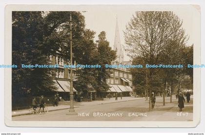 C024174 New Broadway Ealing. Postcard