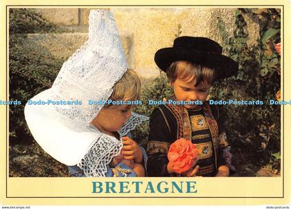 D055068 Bretagne. Folklore De Bretagne. Jeune couple en costume de Fouesnant. D