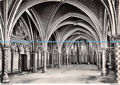 D111219 Paris. La Sainte Chapelle du Palais. XIII s. La Chapelle Basse. Service